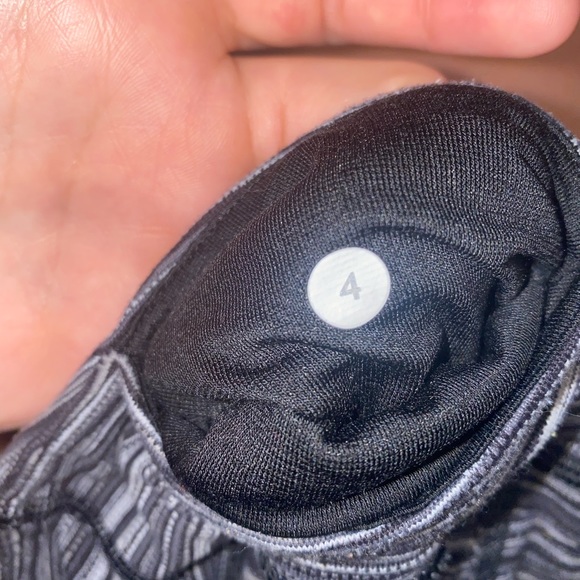 Lululemon Gray/Black Stripped Legging size 4 - Picture 5 of 6